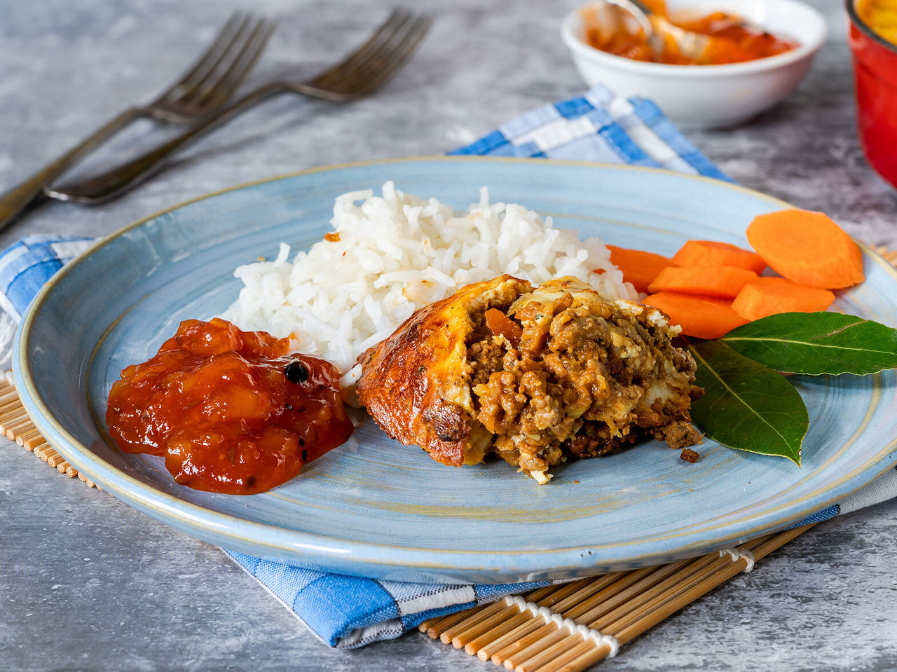La gastronomía en el Parque Kruger ofrece platos auténticos sudafricanos, con sabores intensos y ingredientes locales frescos