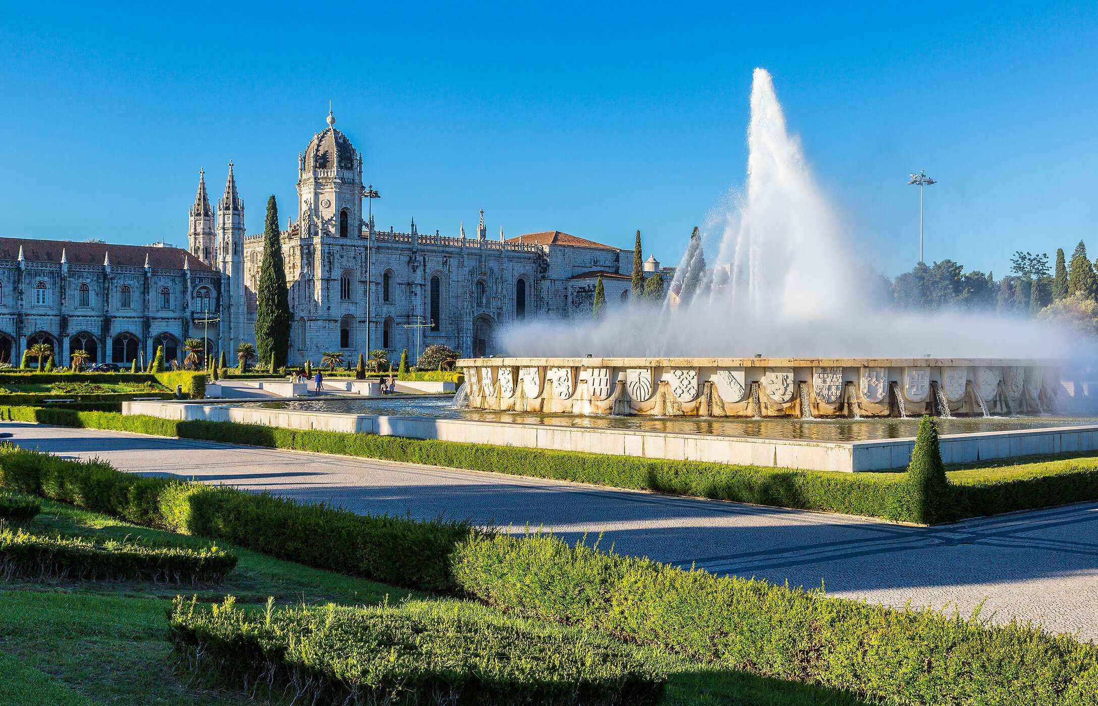 Das Jerónimos-Kloster in Belém ist ein atemberaubendes Denkmal, das das Zeitalter der Entdeckungen Portugals feiert
