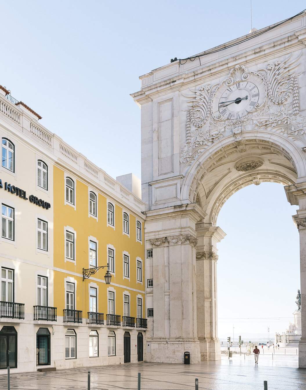 Gebäude des Pestana Rua Augusta Lisboa, Hotel in der Altstadt von Lissabon, neben dem Arco da Rua Augusta