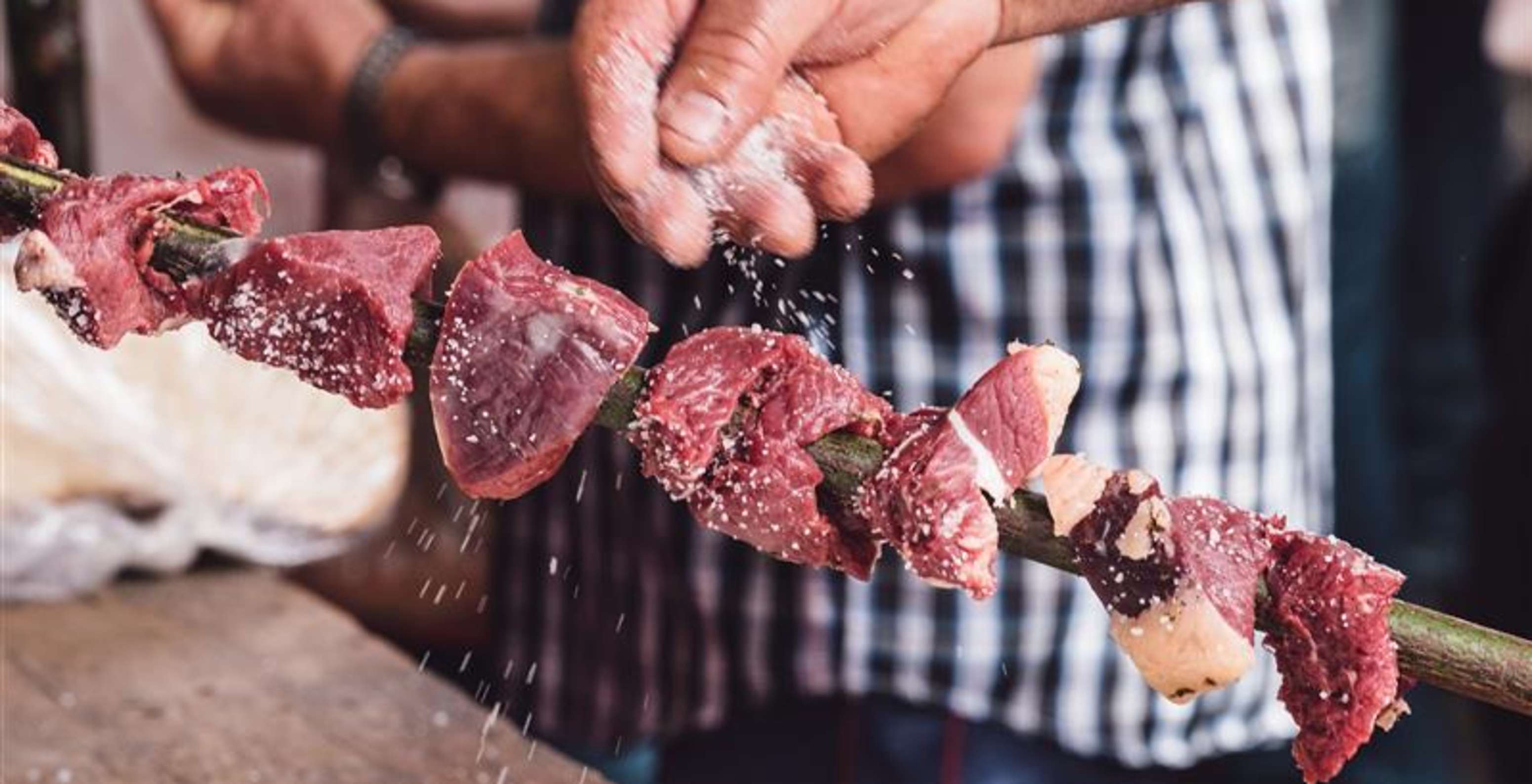 Restaurant Madeira Lovers, 5-Sterne-Resort in Porto Santo hat typische madeirensische Fleischspieße