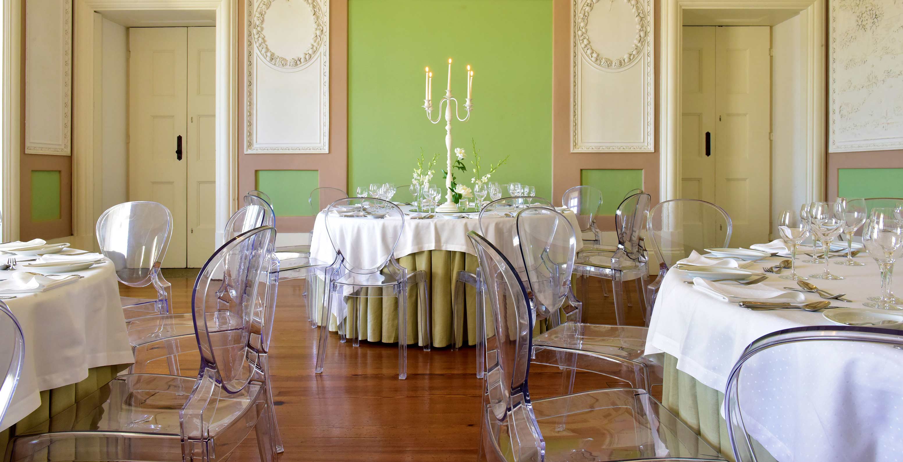 Veranstaltungssaal Visconde Velado dekoriert für eine Hochzeit im Pestana Palácio do Freixo Historisches Hotel am Douro