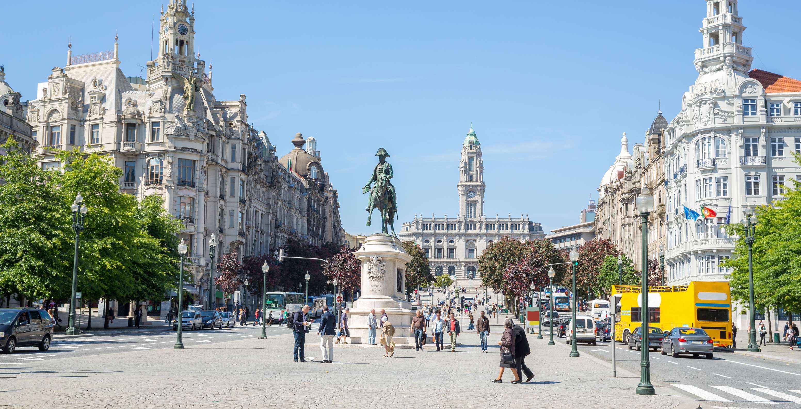 Übernachten im Pestana Vintage Porto und einen Spaziergang auf der ikonischen Avenida dos Aliados in der Stadt Porto genießen