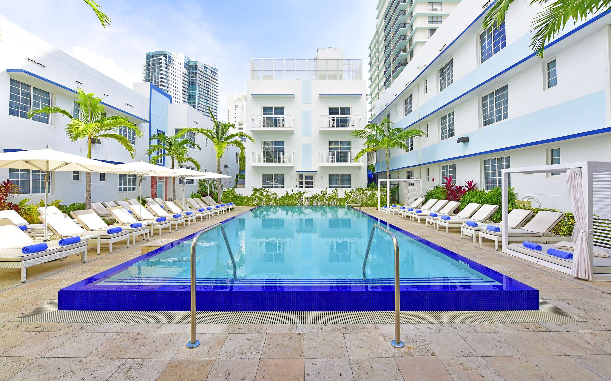 Poolansicht des Pestana Miami South Beach, ein 4-Sterne-Boutique-Hotel direkt am Miami Beach