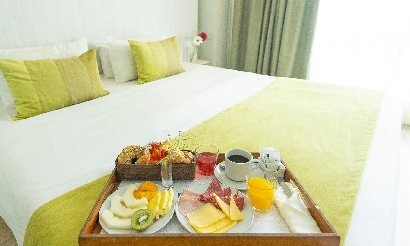 The Queen Executive Room at Pestana Buenos Aires has a double bed and the option for breakfast