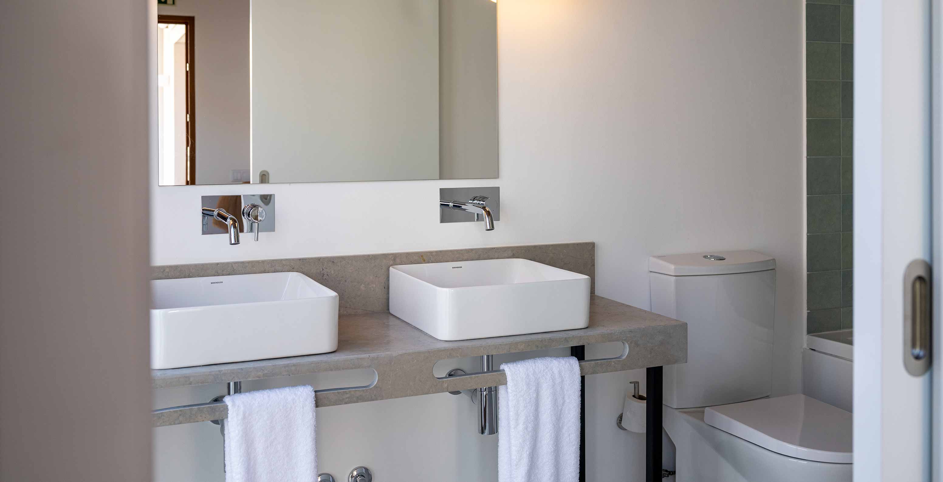 The Superior Green Villa at Pestana Comporta Village Residences has a bathroom with two sinks and a mirror