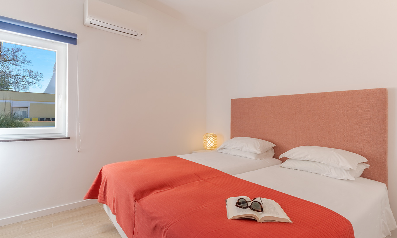 The 3 Bedroom Garden View Villa at Pestana Alvor Beach Villas has a bedroom with two single beds