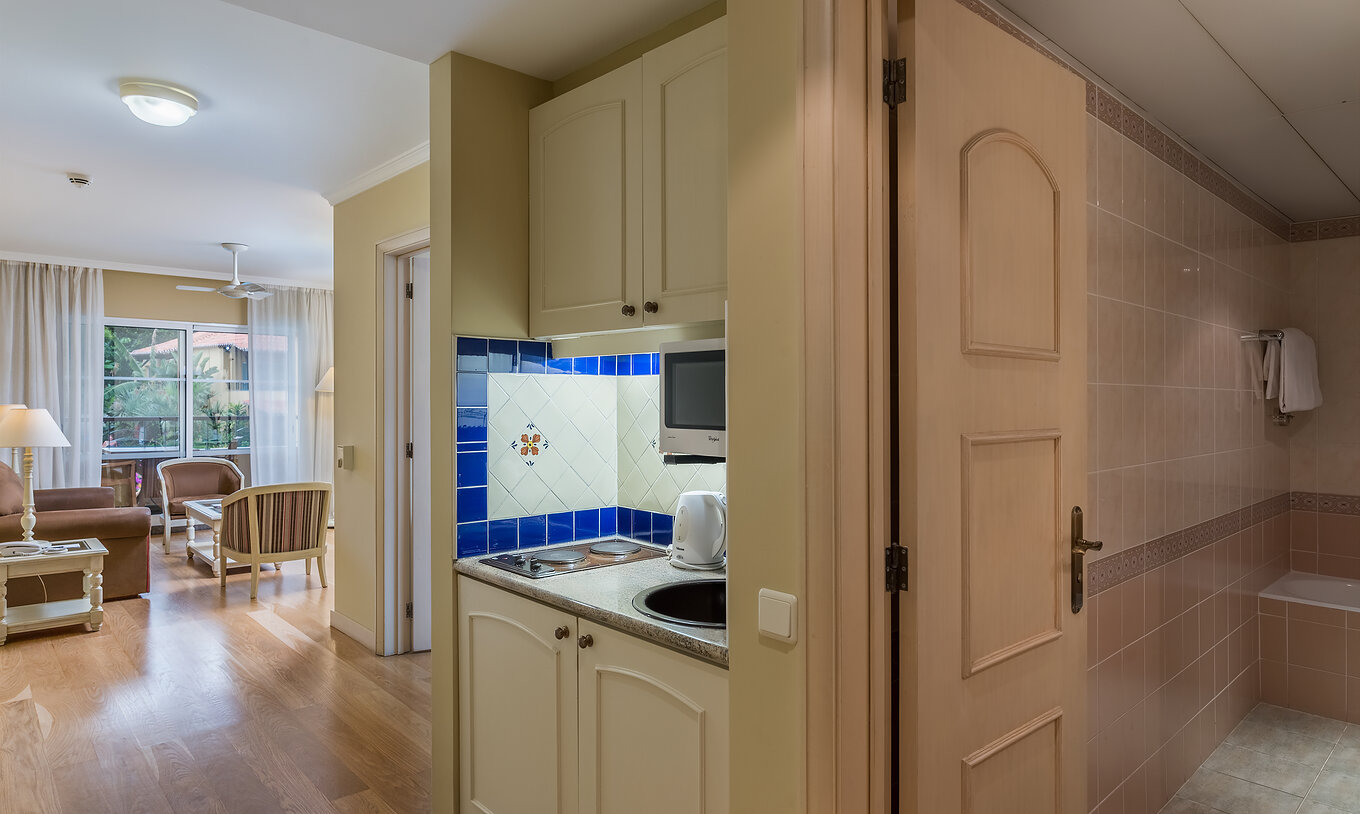 The Superior Family room at Pestana Village has a kitchen with stove burners, a bathroom and a living room