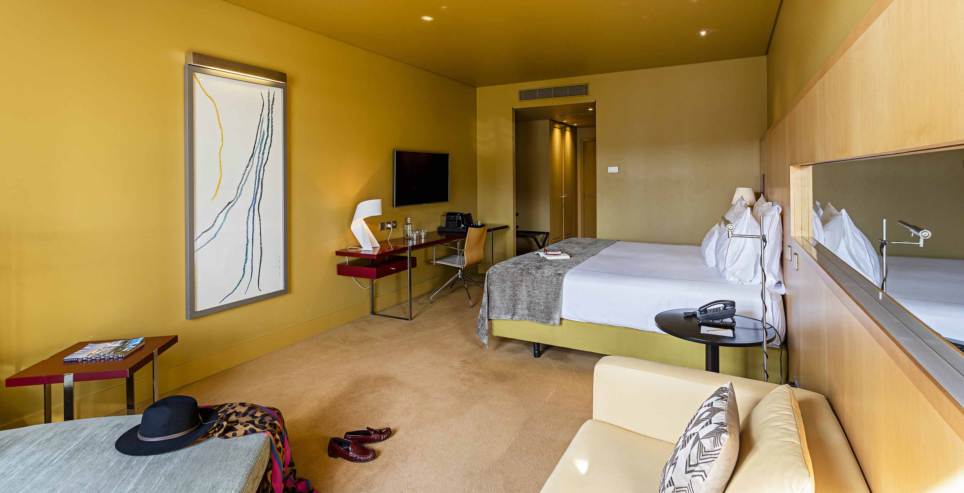 Pestana Palácio do Freixo’s Superior room has a double bed, a sofa bed, and a desk