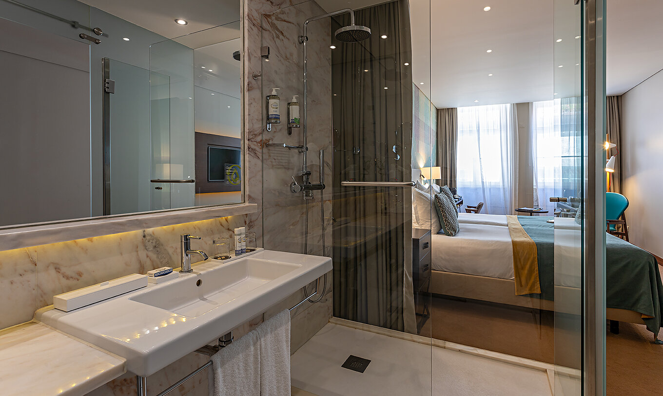 The Superior at Pestana Vintage Porto has a bathroom with a sink, a mirror and a shower with access to the room