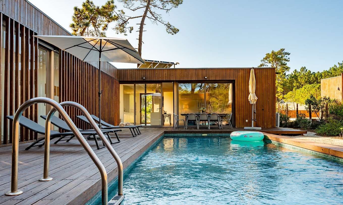 The Deluxe 4 Bedroom Villas with Private Pool of Pestana Tróia Eco Resort has sun loungers in the pool area