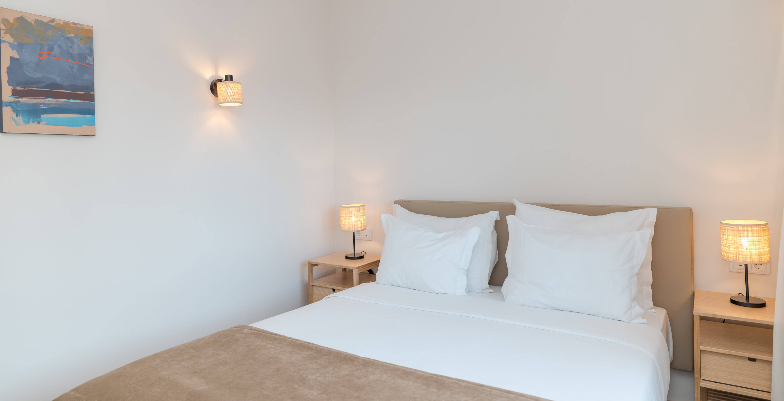 Villa 2 Bedrooms Garden View at Pestana Alvor Beach Villas has a bedroom with double bed, a picture and air conditioning