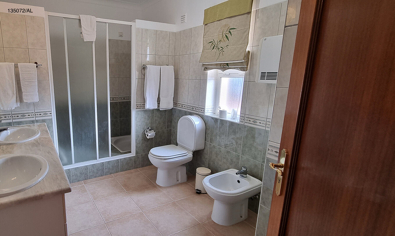 The Pestana Carvoeiro Golf V3 Standard Villa has a bathroom with a toilet, two sinks, and a shower