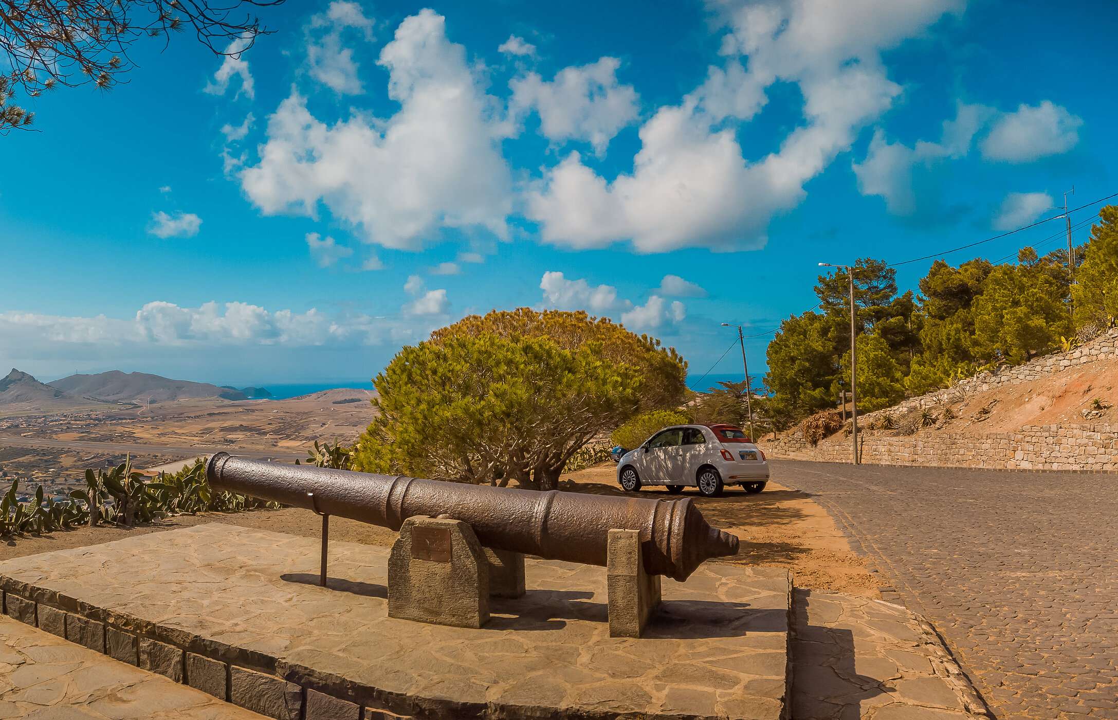 Panoramic view from the Miradouro do Pico Castelo, highlighting the stunning landscapes of Porto Santo