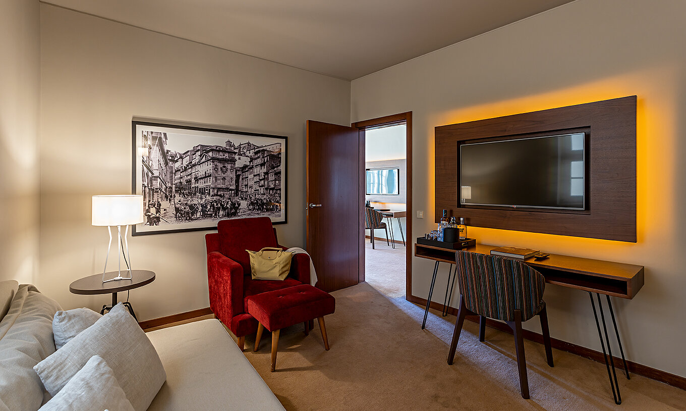 The Suite Grand View at Pestana Vintage Porto has an office with a desk, a sofa and a television