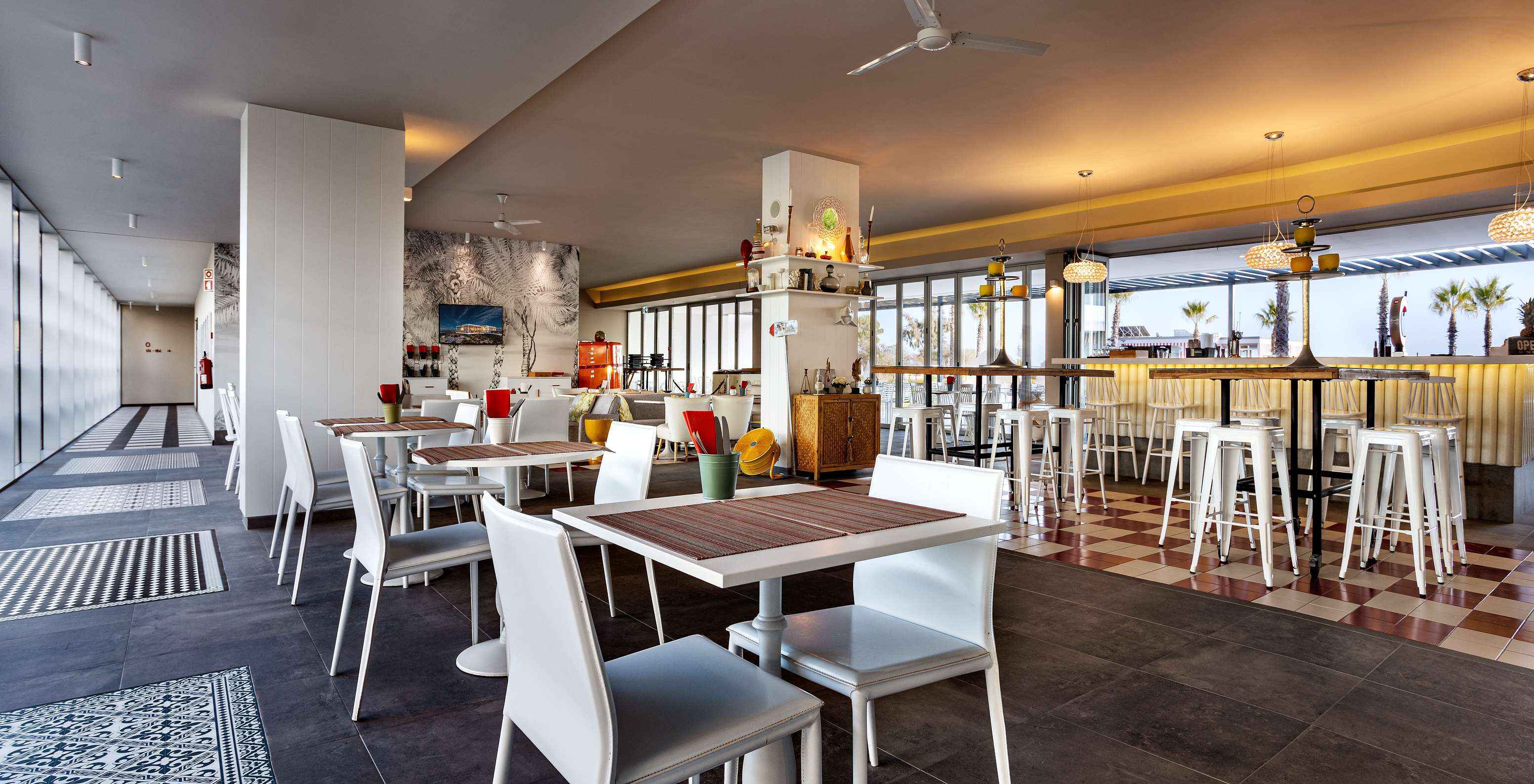 El bar Sunset, del Hotel Premium en Algarve, ofrece una carta de zumos naturales, cócteles creativos y deliciosos snacks