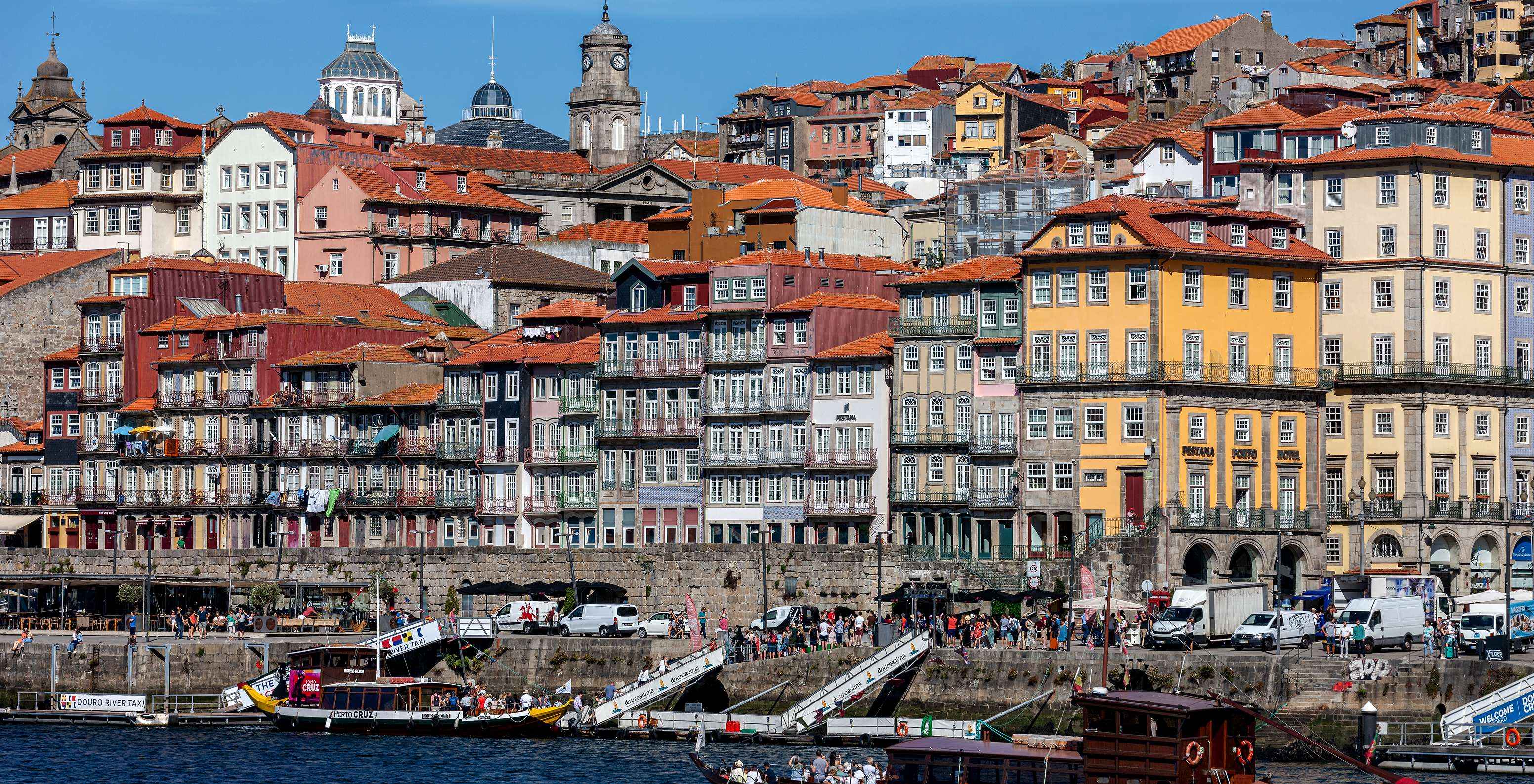 Quédese en el Pestana Vintage Porto, y pasee por la Ribeira, famosa por sus típicas casas y barcos turísticos