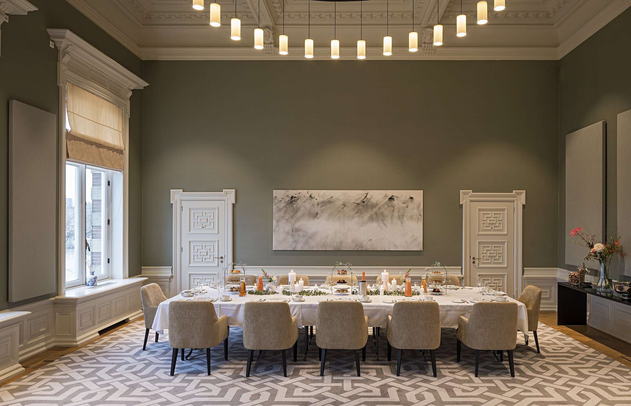 Descubre espacios para bodas y eventos en Pestana Hotel Group, y realiza tus reuniones en nuestras salas dedicadas