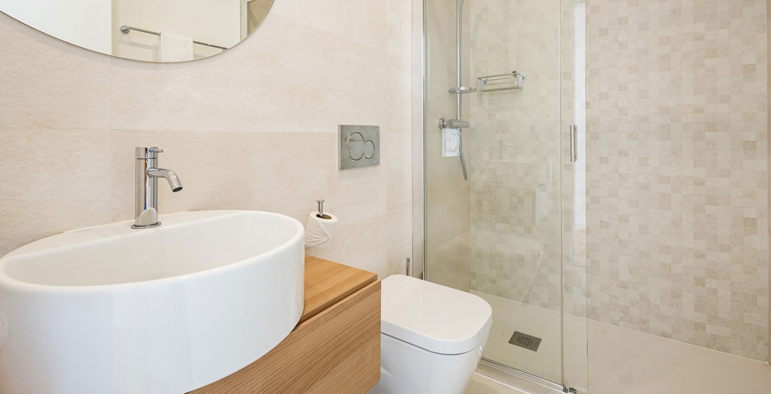 Villa du Pestana Valley Nature Village avec un lavabo, des toilettes et une douche