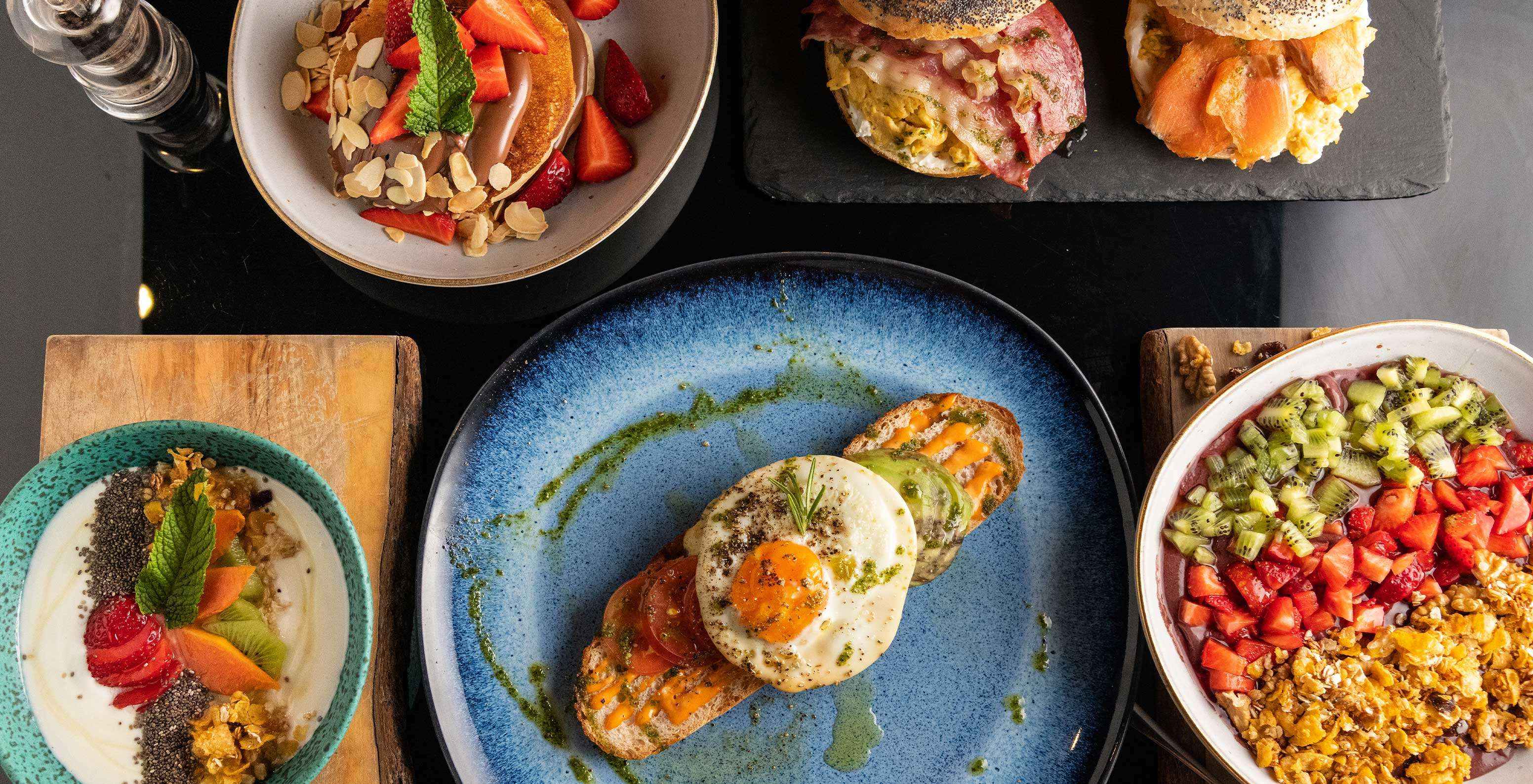 Au restaurant Corner, à l'Hôtel dans le centre historique de Lisbonne, on peut bruncher avec des toasts ou des pancakes