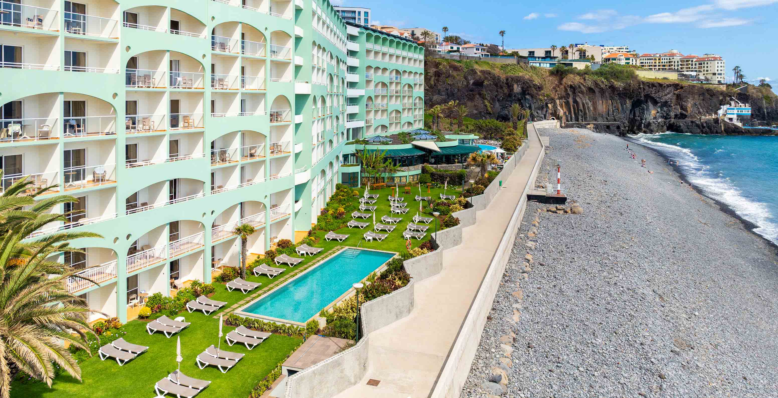 Pestana Ocean Bay All Inclusive, l’Hôtel 5 Étoiles à Funchal, Madère, en bord de mer avec plage