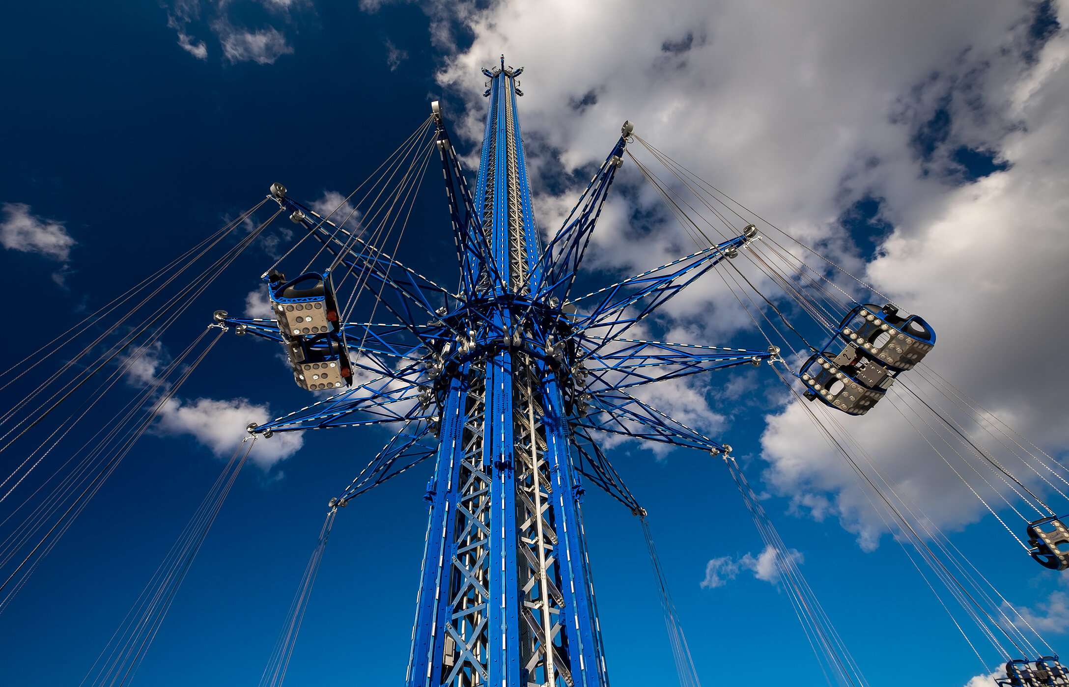 Vue sur l'attraction Starflyer à Orlando, qui offre une expérience de vol libre à grandes hauteurs