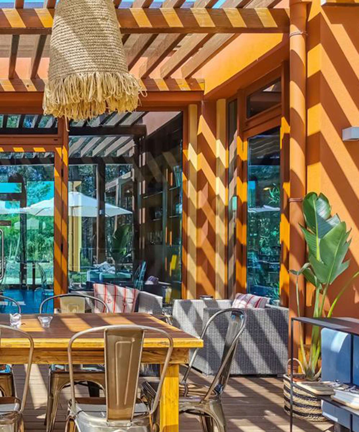 Restaurant Grão de Bico in Pestana Tróia Eco Resort, terras om te ontspannen op stoelen