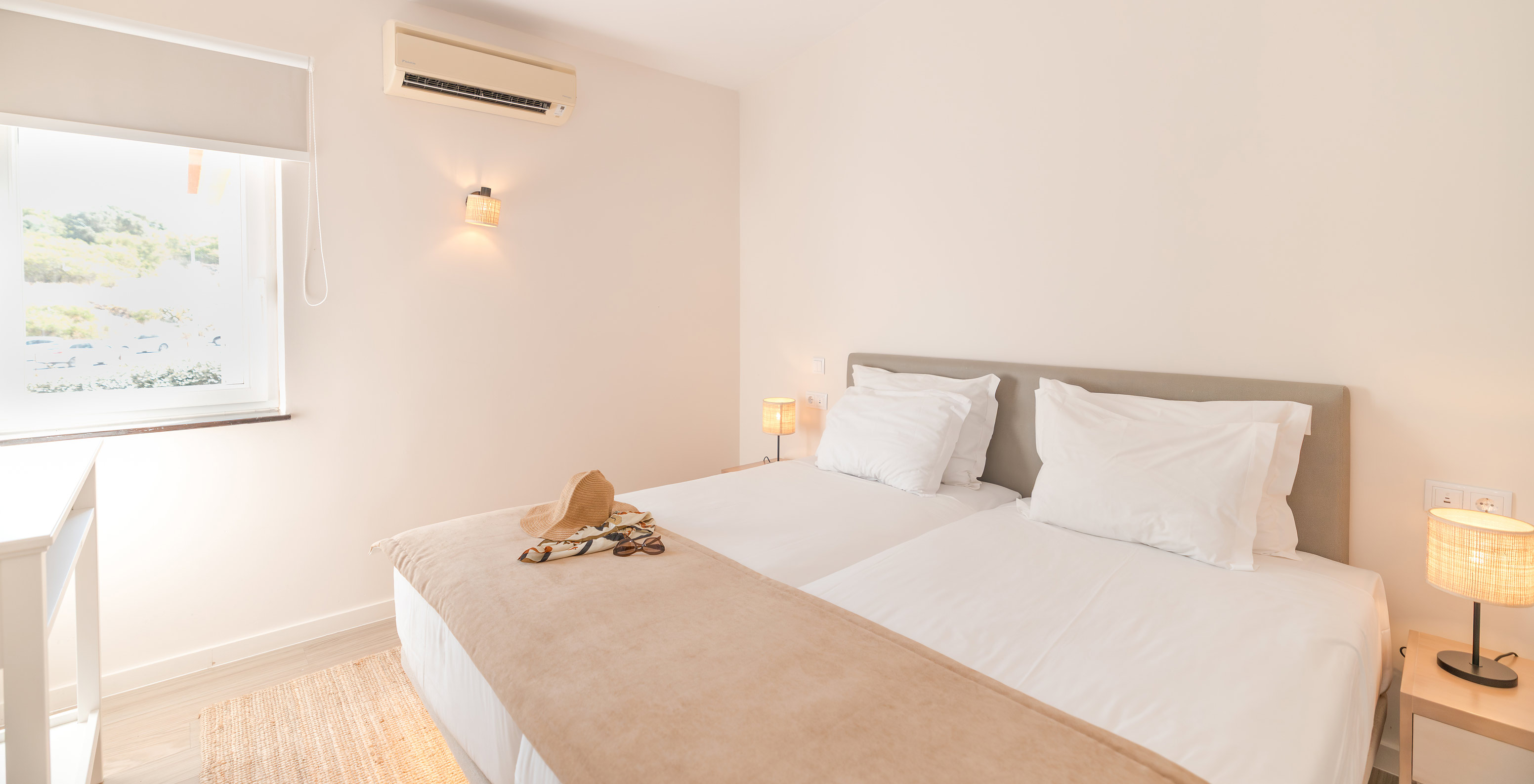 Villa 1 Slaapkamer Tuinzicht bij Pestana Alvor Beach Villas heeft een tweepersoonsbed, airco en een raam