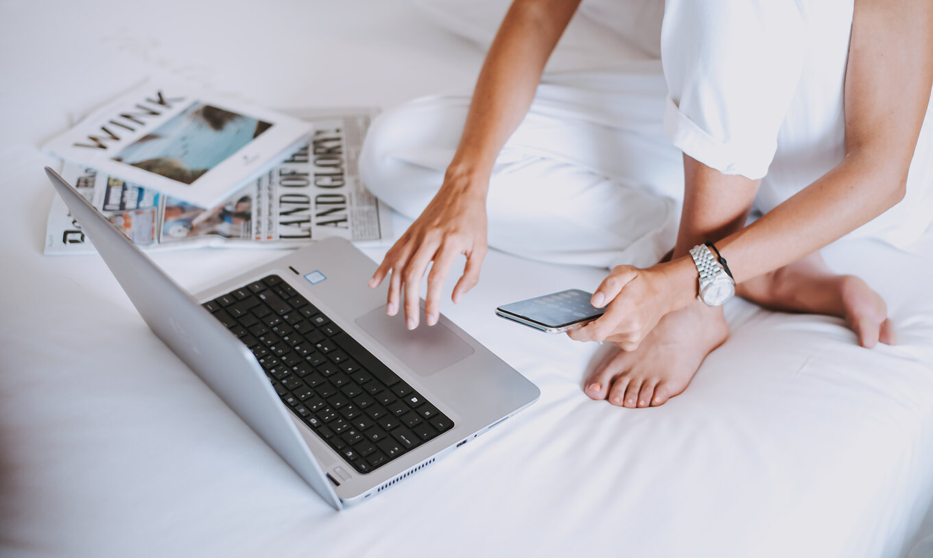 Het T2 Appartement Van Pestana Madeira Beach Club Heeft Een Tweepersoonsbed Waar U Aan De Computer Kunt Werken