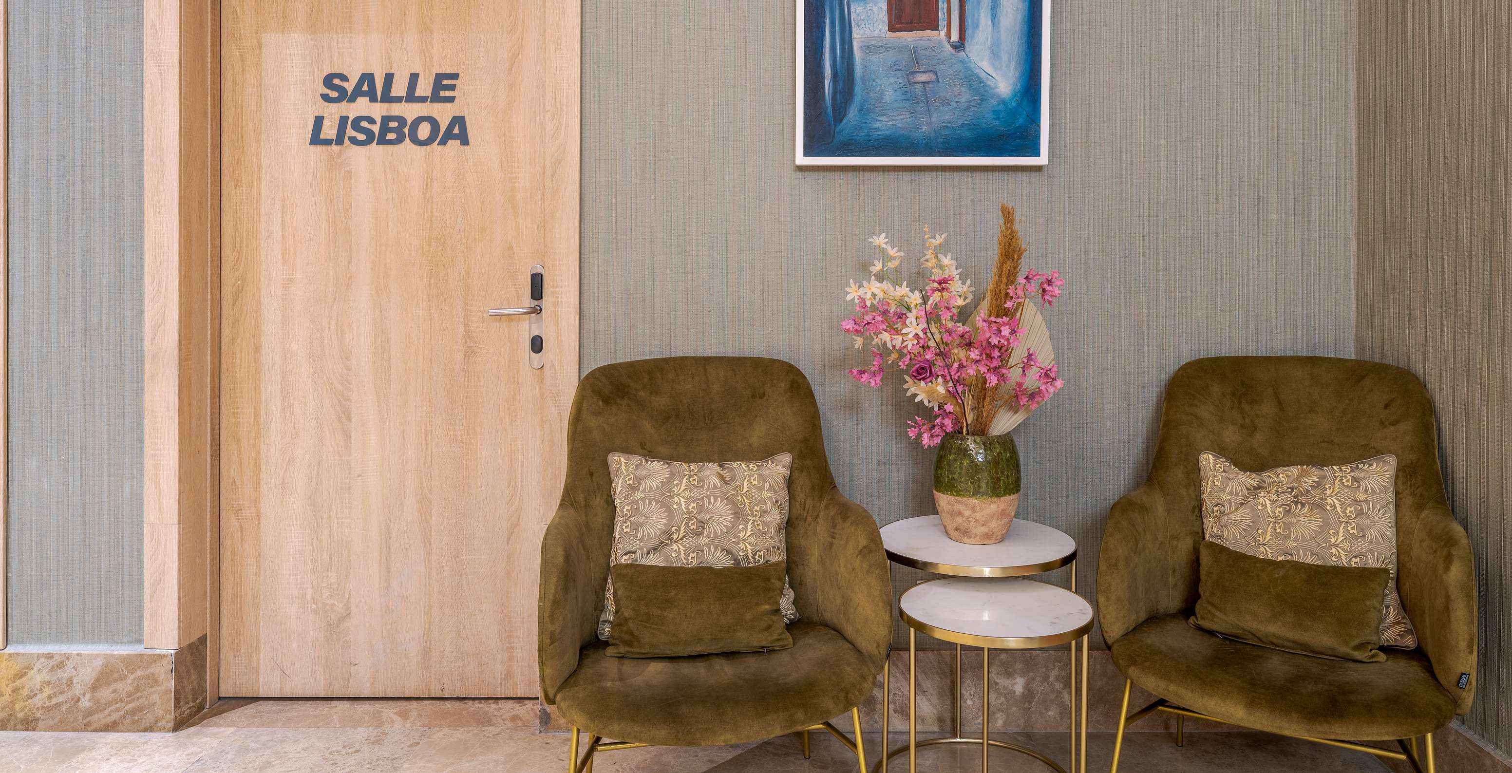 O Pestana Tanger City Center, com Suites e Apartamentos em Tânger tem uma decoração elegante com sofás de veludo e quadros