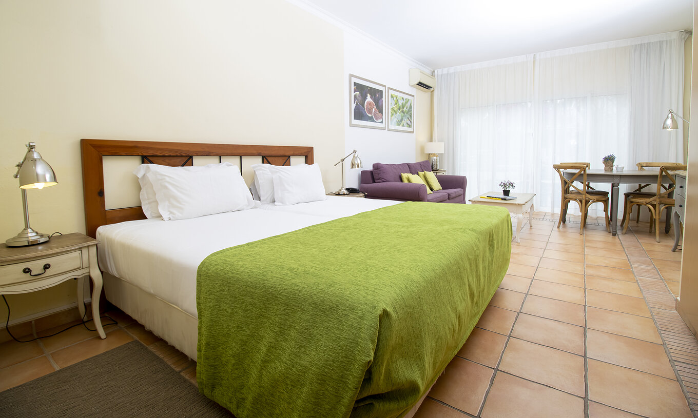 O Estúdio do Pestana Palm Gardens tem uma kitchenette com um fogão, uma máquina de lavar roupa e louça