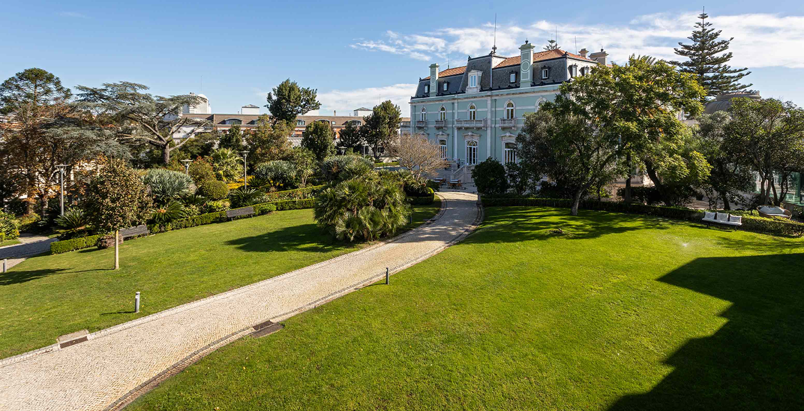 Fachada exterior e jardins do Pestana Palace Lisboa, um Hotel 5 Estrelas, Monumento Nacional