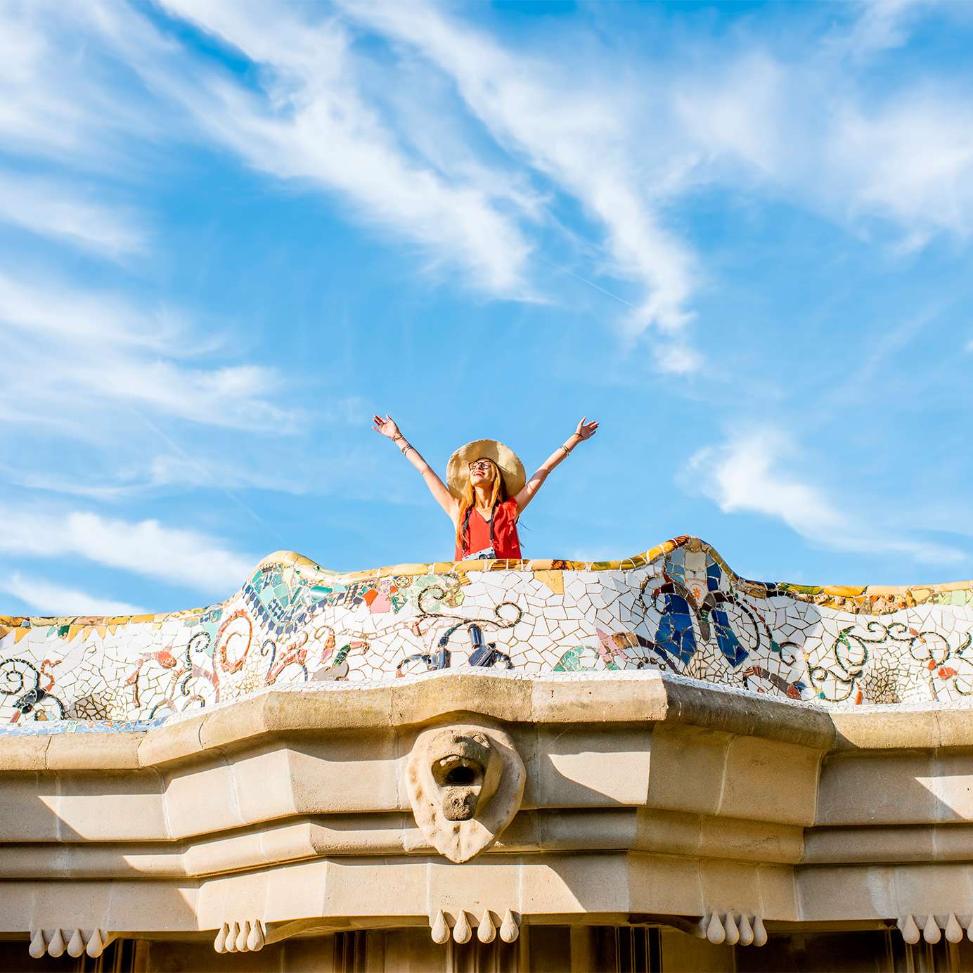 Fique num hotel Pestana e descubra a beleza arquitetónica do Parque Güell, em Barcelona, com as suas esculturas coloridas