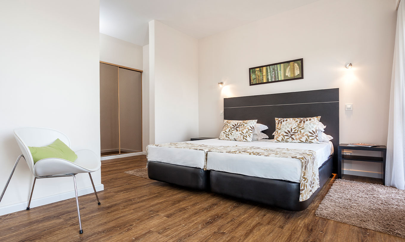 O Estúdio Superior Vista Mar do Pestana Alvor Atlântico é bastante espaço, com acesso direto a uma varanda com vista mar