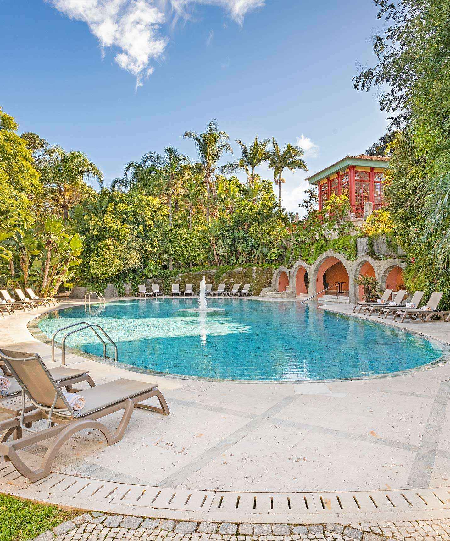 O Pestana Palace Lisboa é um hotel num palácio em Lisboa, com piscinas e spa, que tem piscina exterior e interior