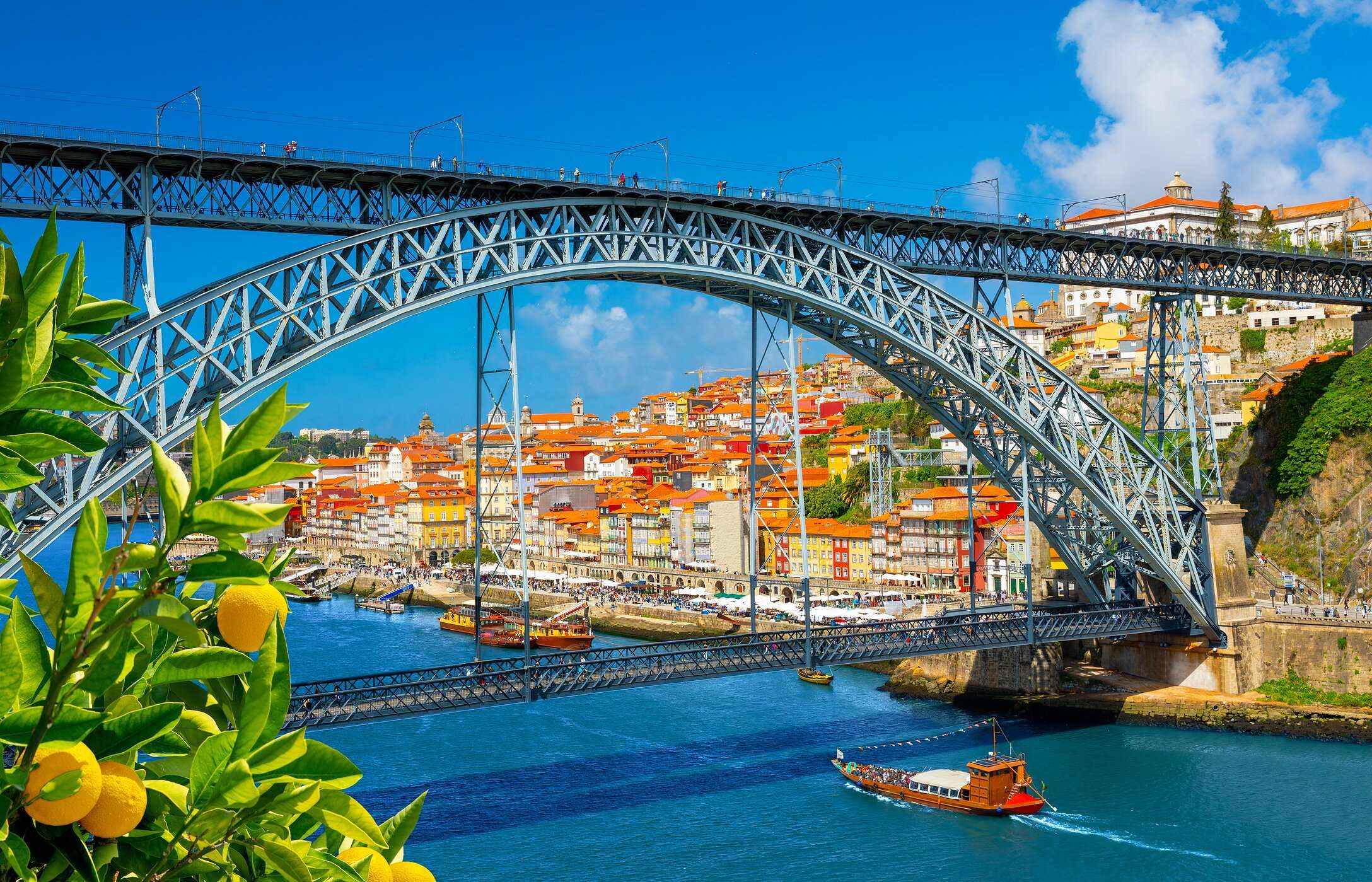 Descubra a Ponte Dom Luís I e o charme do Porto, Hotéis em Portugal para uma estadia inesquecível.