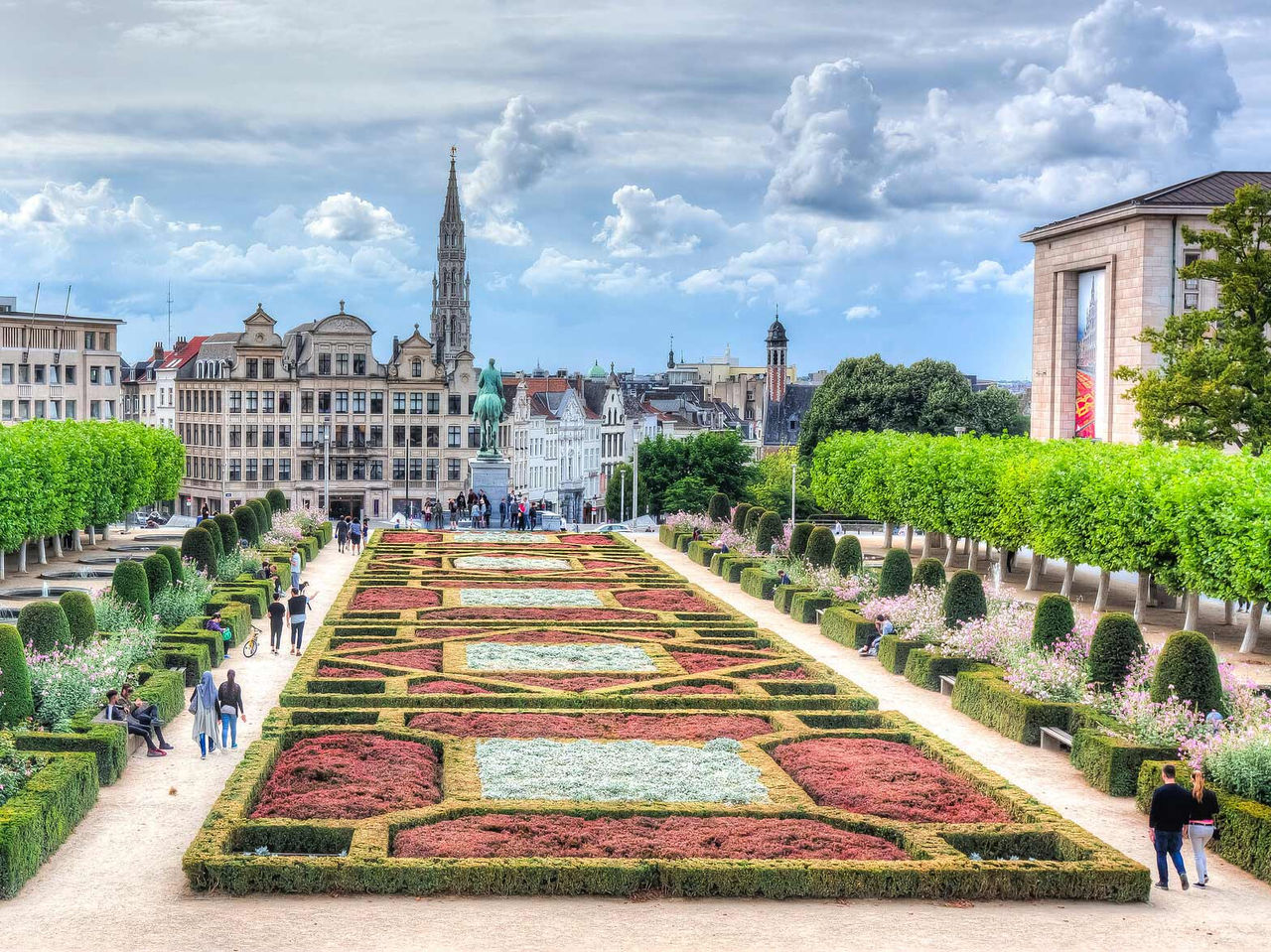 Übernachten Sie in einem Hotel in Brüssel, Belgien, nahe dem Stadtzentrum und besuchen Sie den Jardin du Mont des Arts