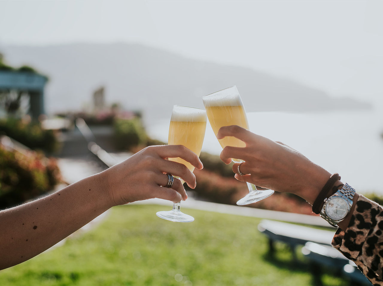 Das Restaurant Dockside im Hotel in Funchal, Madeira, hat Champagner und einen Blick auf das Meer