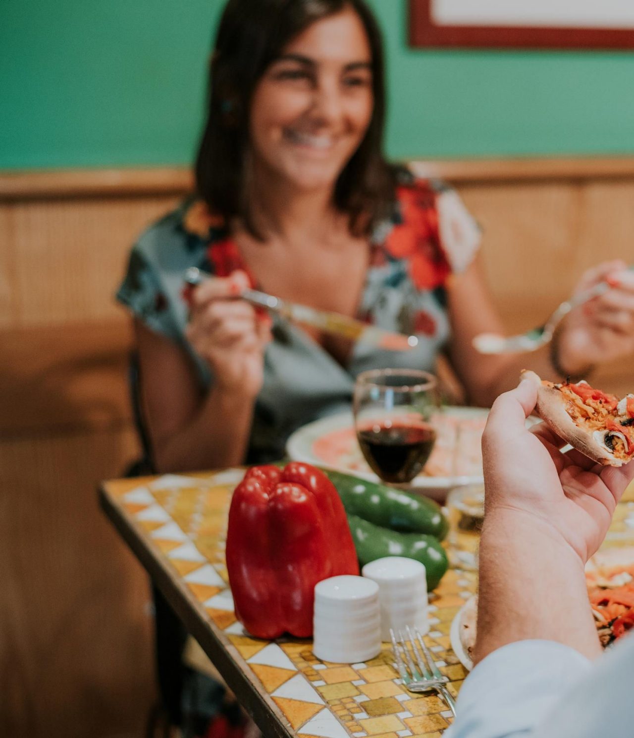 Die Bar Cocktail im 4-Sterne-Hotel im Zentrum von Funchal serviert Gerichte wie Pizza mit Pilzen