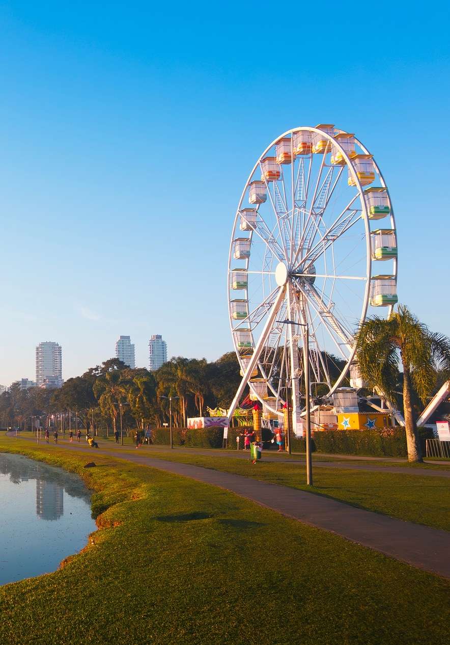 Der Parque Barigui ist eine wahre Oase in Curitiba mit viel Grün, Seen und einem Vergnügungspark