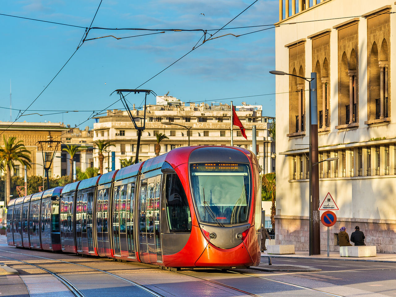 Accédez au centre-ville de Casablanca à 30 km de l'aéroport, via le réseau ferroviaire de Casablanca