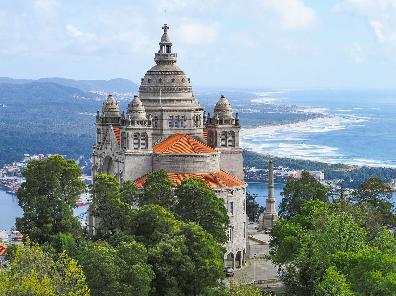 Vue aérienne de la Basilique de Santa Luzia, l'une des principales attractions de Viana do Castelo
