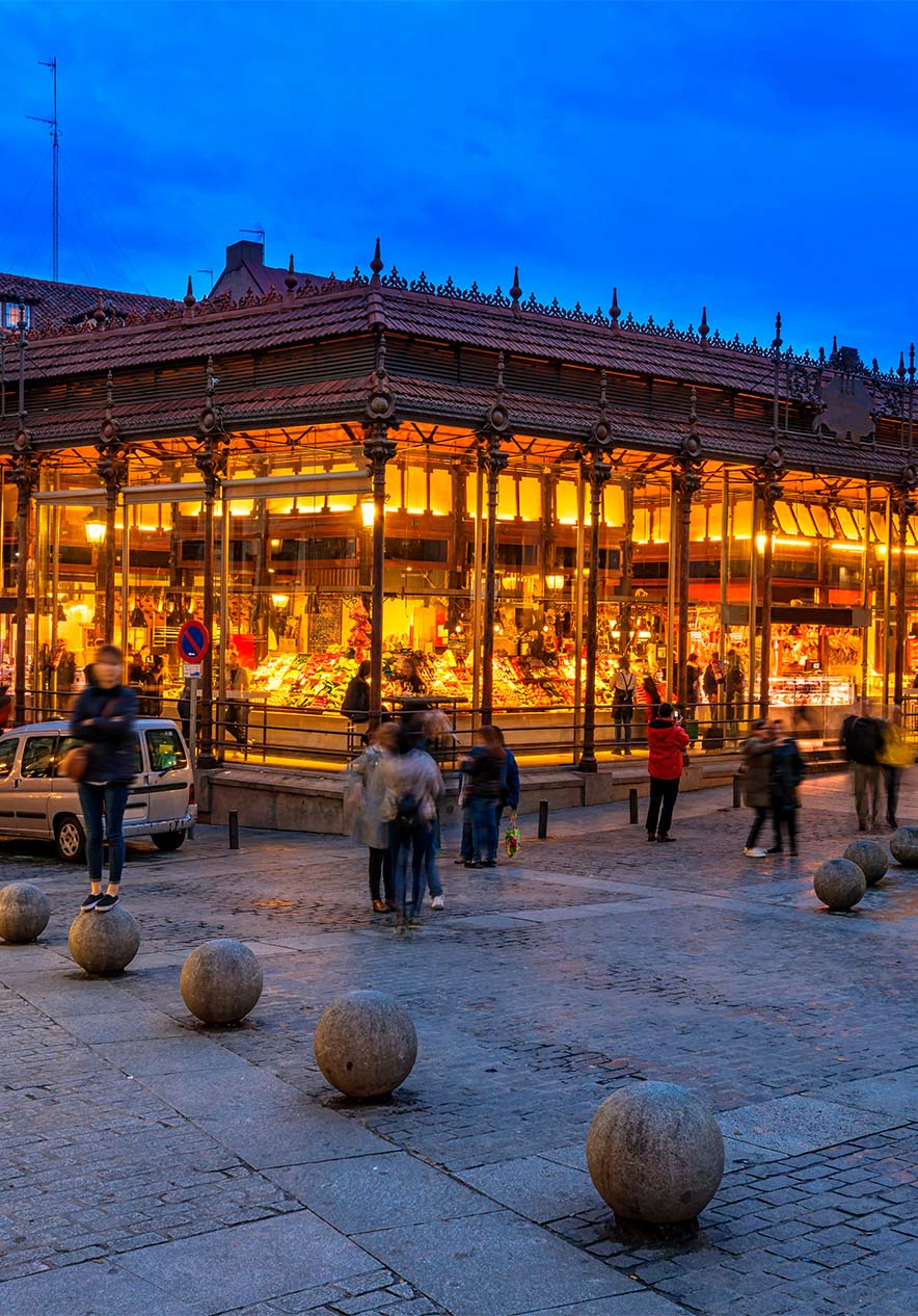 Mercado de San Miguel in Madrid, een van de beroemdste markten, geliefd bij fijnproevers